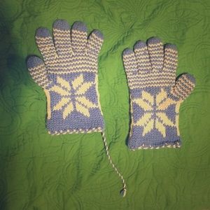 Cute wool blend gloves.